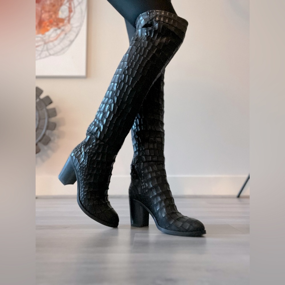 Strategia Leather Over the Knee Boots